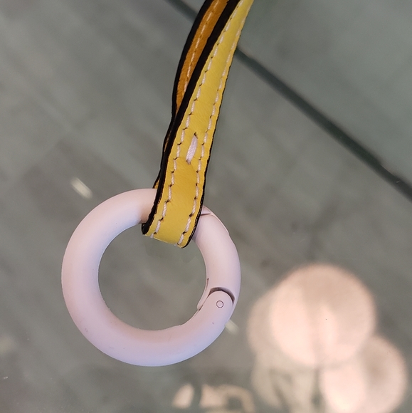 NWT - Valentino Garavani white Rockstud spike yellow card holder/key chains - Picture 6 of 10